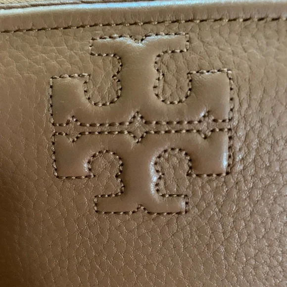 TORY BURCH Thea Multi-Gusset Zip
Continental Wallet - Picture 7 of 10
